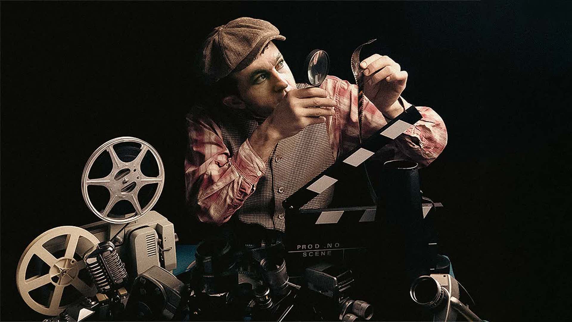Banner de la comunidad de cine “Cinema Community” con iconos cinematográficos como una cámara de filmación, una claqueta, rollos de película y figuras de cine sobre un fondo visual atractivo.