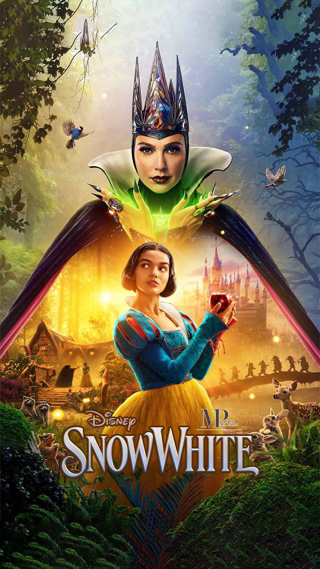 Póster de “Snow White” (2025) con la protagonista Blancanieves (Rachel Zegler) sosteniendo una manzana roja frente a un fondo de bosque mágico y el título del film en letras grandes y elegantes.