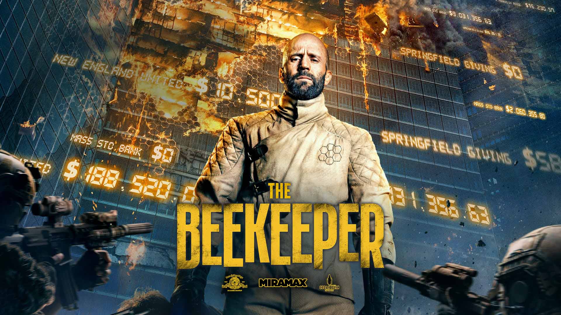 Póster de “The Beekeeper” (2024) con Jason Statham en primer plano vistiendo traje de apicultor con rayas negras y amarillas, rodeado de abejas y el título de la película destacando sobre un fondo oscuro.