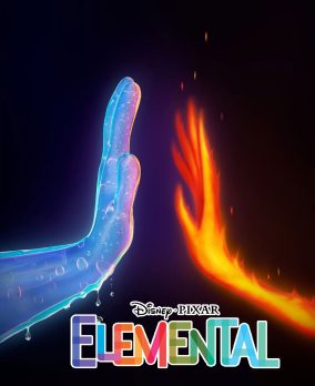 Póster oficial de la película animada “Elemental” (2023) de Disney y Pixar con los personajes principales en Element City.